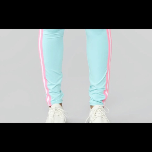 Fashion Nova Lounge Set - Blue/pink - Picture 6 of 6